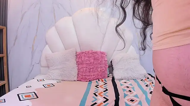 Nicol Chang online show from 10/28/25, 08:11