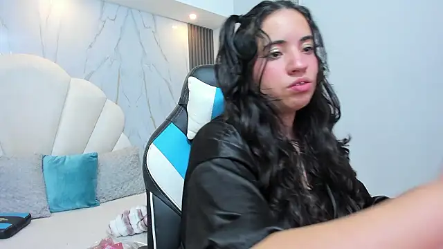 Nicol Chang online show from 02/19/26, 01:29