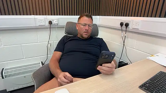 bilf1978 online show from 04/10/26, 06:29