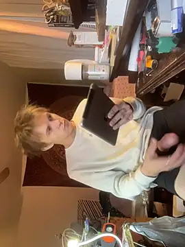 XanderOzzz online show from 11/19/25, 09:15