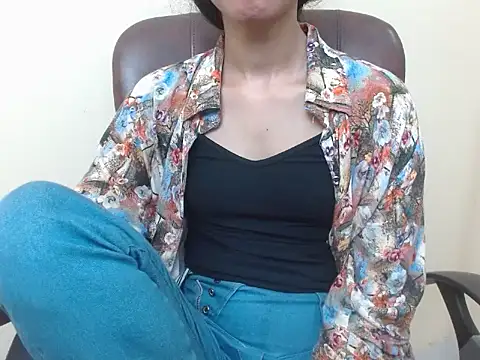 smallcuute online show from 09/15/25, 09:31