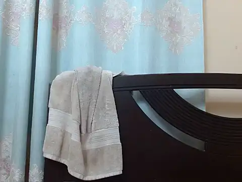 smallcuute online show from 09/16/25, 09:49