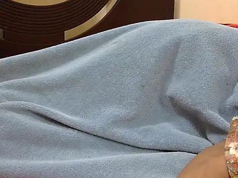 smallcuute online show from 11/17/25, 11:21