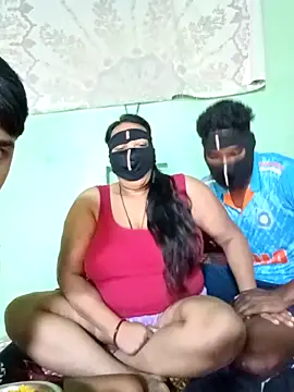 LoveOnStream online show from 11/21/25, 03:49