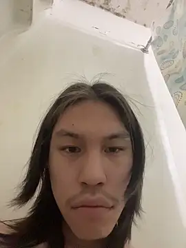 Snapshot of heytherepeoples717 chatting on 11/15/25, 11:51 heytherepeoples717 online show from 11/15/25, 11:51