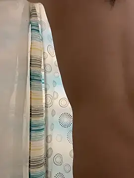 Snapshot of heytherepeoples717 chatting on 12/05/25, 05:27 heytherepeoples717 online show from 12/05/25, 05:27