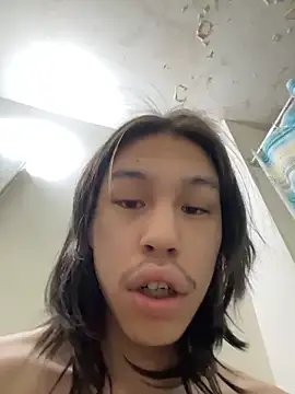 Snapshot of heytherepeoples717 chatting on 12/19/25, 02:46 heytherepeoples717 online show from 12/19/25, 02:46