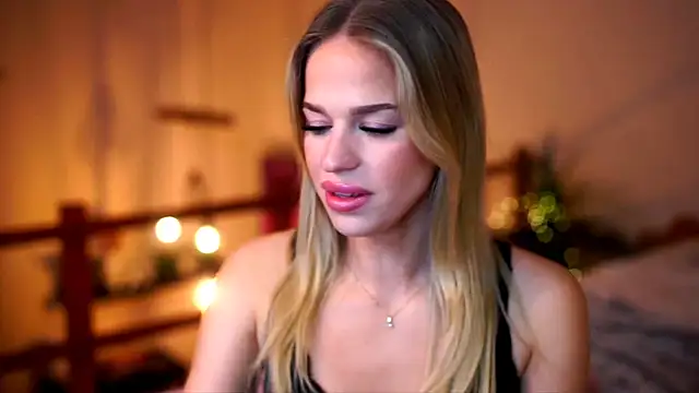 Emilyvanroessel online show from 10/30/25, 07:03