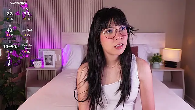 aprilqueenie online show from 06/26/26, 07:40