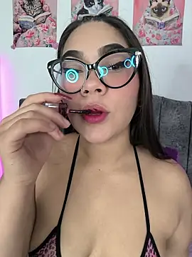 Snapshot of Vale_Walker chatting on 11/23/25, 02:44 Vale Walker online show from 11/23/25, 02:44