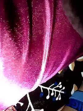 Snapshot of hot_manishacpl chatting on 12/15/25, 05:28 hot manishacpl online show from 12/15/25, 05:28