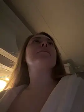 Snapshot of DeniMilkyyyyy chatting on 11/18/25, 04:33 DeniMilkyyyyy online show from 11/18/25, 04:33