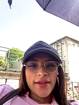 Snapshot of Hannacooper3 chatting on 11/12/25, 03:12 Hannacooper3 online show from 11/12/25, 03:12