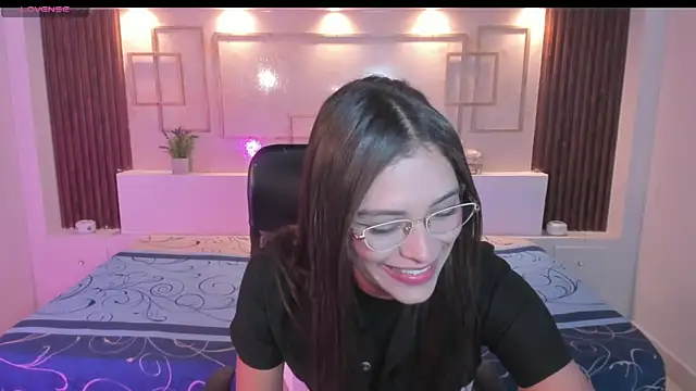 Snapshot of Hannacooper3 chatting on 11/20/25, 08:30 Hannacooper3 online show from 11/20/25, 08:30