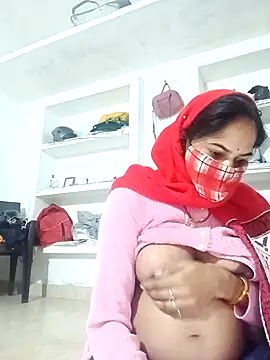 Snapshot of CUTE-786 chatting on 12/21/25, 11:45 CUTE-786 online show from 12/21/25, 11:45