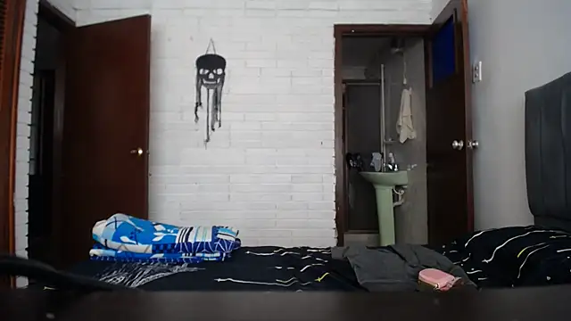 Snapshot of Naia_Stant chatting on 10/08/25, 06:27 Naia Stant online show from 10/08/25, 06:27