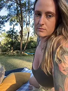 Snapshot of OdetteDelane chatting on 10/08/25, 07:17 OdetteDelane online show from 10/08/25, 07:17