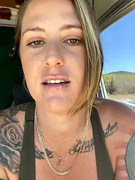 Snapshot of OdetteDelane chatting on 10/21/25, 02:34 OdetteDelane online show from 10/21/25, 02:34