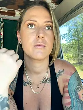 Snapshot of OdetteDelane chatting on 10/23/25, 03:28 OdetteDelane online show from 10/23/25, 03:28