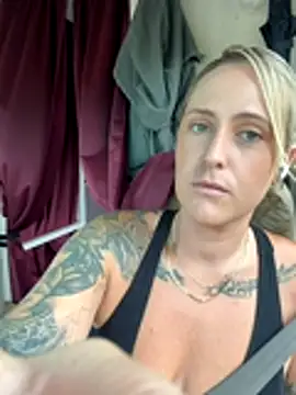 Snapshot of OdetteDelane chatting on 12/18/25, 01:44 OdetteDelane online show from 12/18/25, 01:44