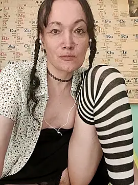 Snapshot of Tselka chatting on 09/17/25, 03:46 Tselka online show from 09/17/25, 03:46