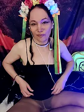 Snapshot of Tselka chatting on 10/10/25, 10:09 Tselka online show from 10/10/25, 10:09