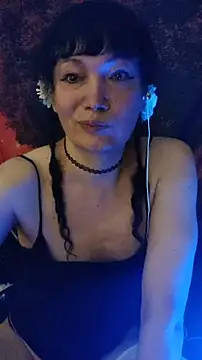 Snapshot of Tselka chatting on 10/23/25, 08:51 Tselka online show from 10/23/25, 08:51