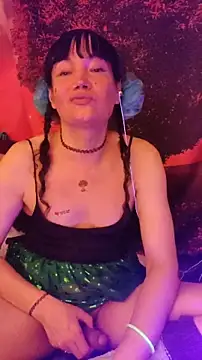 Snapshot of Tselka chatting on 10/24/25, 07:21 Tselka online show from 10/24/25, 07:21