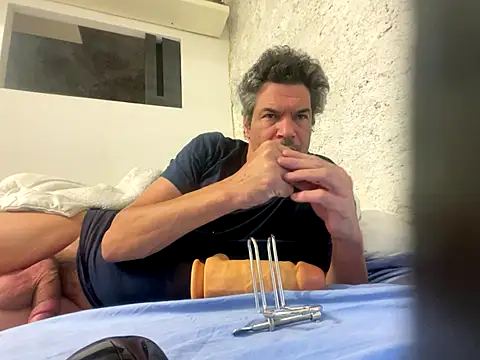 Snapshot of twitshe chatting on 10/30/25, 12:23 twitshe online show from 10/30/25, 12:23