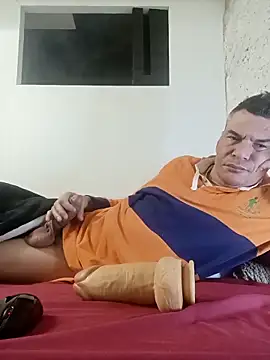 Snapshot of twitshe chatting on 11/10/25, 11:37 twitshe online show from 11/10/25, 11:37