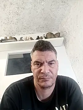 Snapshot of twitshe chatting on 11/18/25, 01:44 twitshe online show from 11/18/25, 01:44