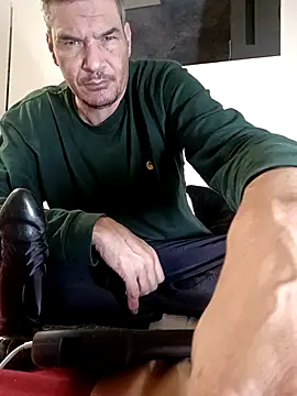 Snapshot of twitshe chatting on 11/24/25, 04:07 twitshe online show from 11/24/25, 04:07