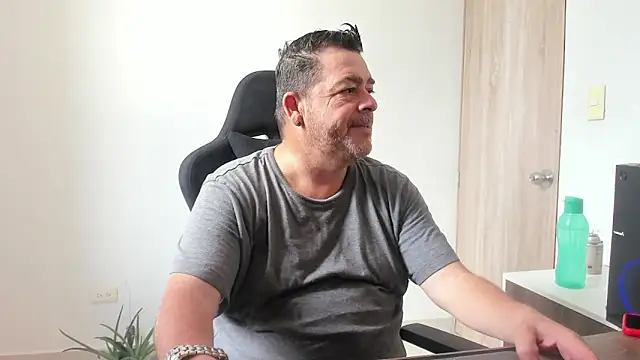 Snapshot of massimo_dannger chatting on 10/14/25, 05:36 massimo dannger online show from 10/14/25, 05:36