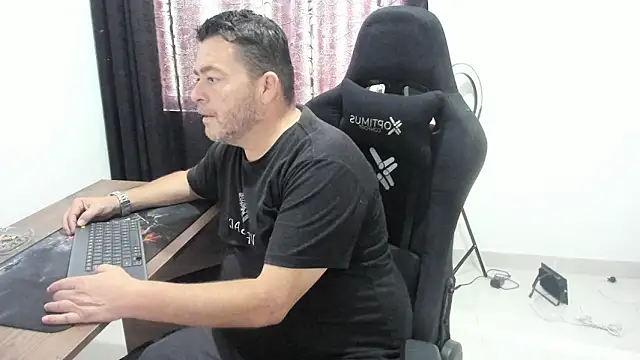 Snapshot of massimo_dannger chatting on 10/16/25, 03:24 massimo dannger online show from 10/16/25, 03:24