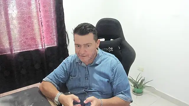 Snapshot of massimo_dannger chatting on 10/20/25, 05:24 massimo dannger online show from 10/20/25, 05:24