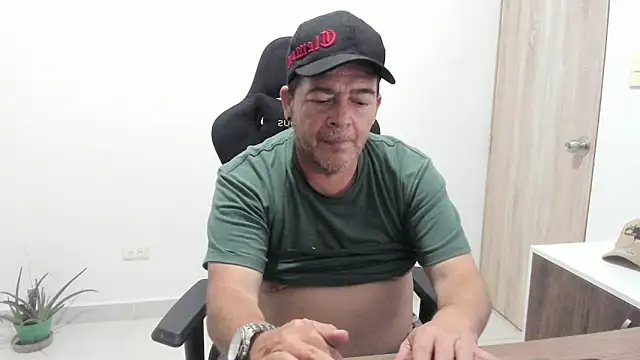 Snapshot of massimo_dannger chatting on 11/02/25, 09:00 massimo dannger online show from 11/02/25, 09:00