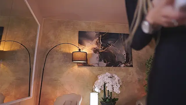 EllieRedd online show from 11/28/25, 04:59