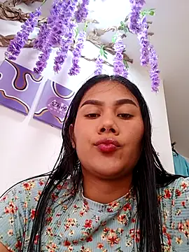 burbuja02 online show from 10/03/25, 02:14