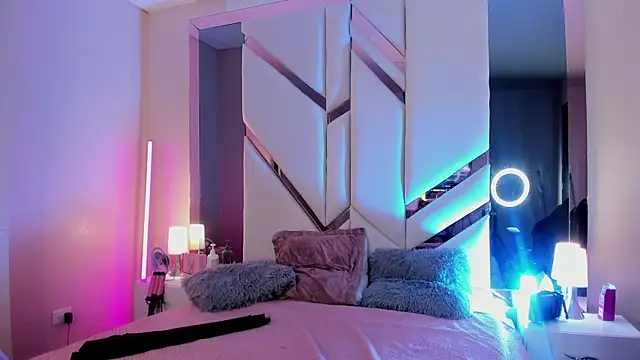 EmmaStonns online show from 03/11/26, 12:33