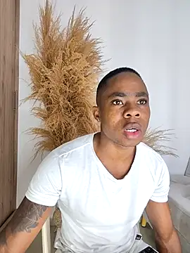 Snapshot of liambolt chatting on 10/21/25, 03:07 liambolt online show from 10/21/25, 03:07