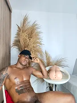 Snapshot of liambolt chatting on 10/26/25, 12:44 liambolt online show from 10/26/25, 12:44