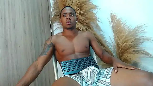 Snapshot of liambolt chatting on 11/10/25, 02:32 liambolt online show from 11/10/25, 02:32