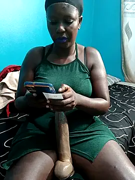 Snapshot of DarkQueen_94 chatting on 10/30/25, 10:16 DarkQueen 94 online show from 10/30/25, 10:16