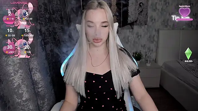 Snapshot of KiraKrox chatting on 09/17/25, 08:43 KiraKrox online show from 09/17/25, 08:43