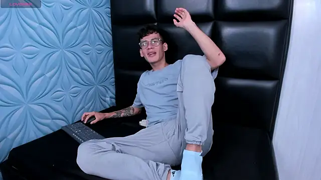 LittleMax23 online show from 10/30/25, 12:39