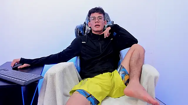 LittleMax23 online show from 11/05/25, 06:52