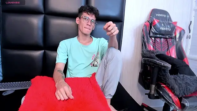 LittleMax23 online show from 11/09/25, 12:47