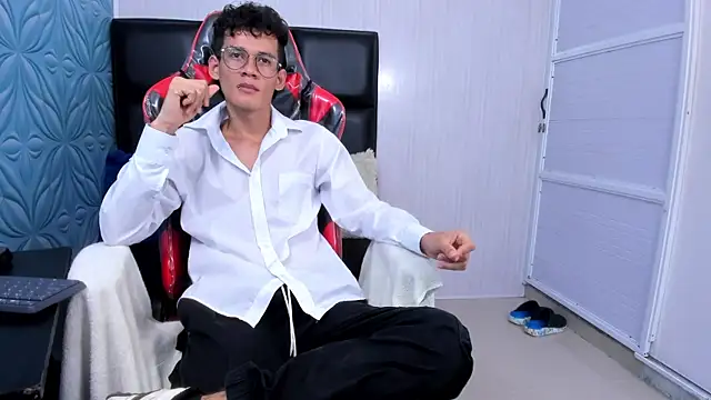 LittleMax23 online show from 11/13/25, 12:59