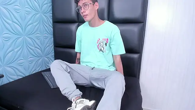 LittleMax23 online show from 11/22/25, 01:32