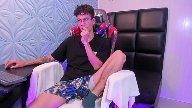 LittleMax23 online show from 11/23/25, 12:49